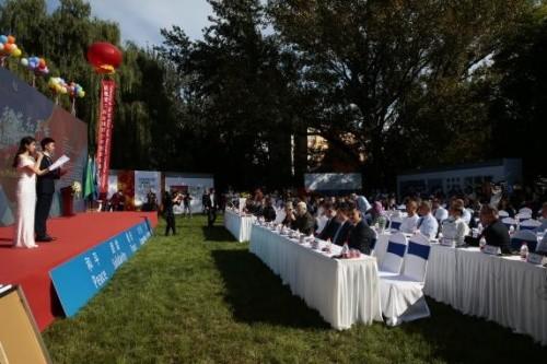 和平與夢想的交響 夢之藍·徐悲鴻文化藝術(shù)酒綻放第八屆和苑和平節(jié)